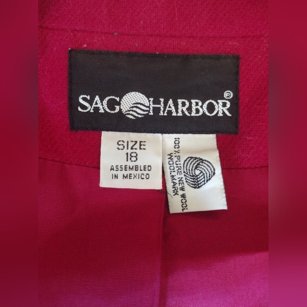 Sag Harbor Vintage Blazer with Notched Lapels and Tailored Fit - Picture 4 of 8